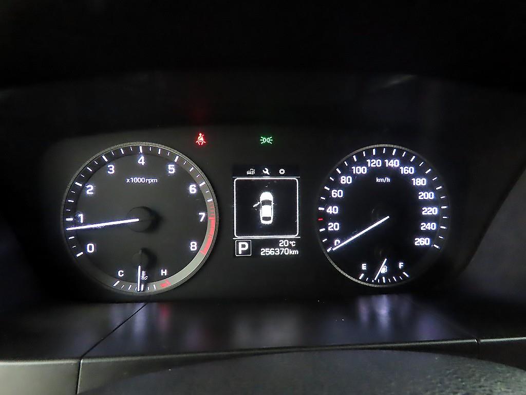 HYUNDAI Sonata - Vista 8