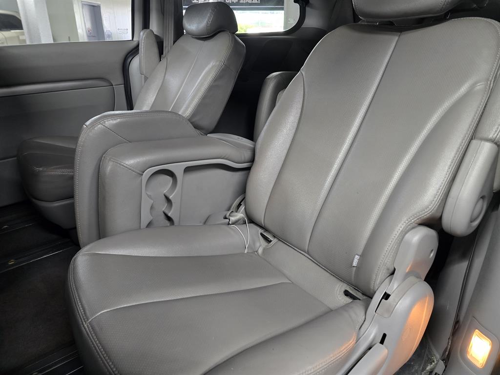 KIA Carnival - Vista 7