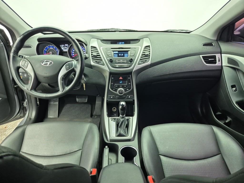 HYUNDAI Avante - Vista 5