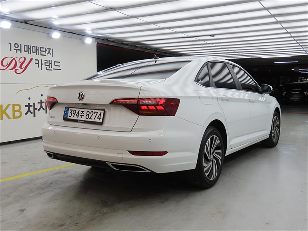 Volkswagen Jetta - Vista 4