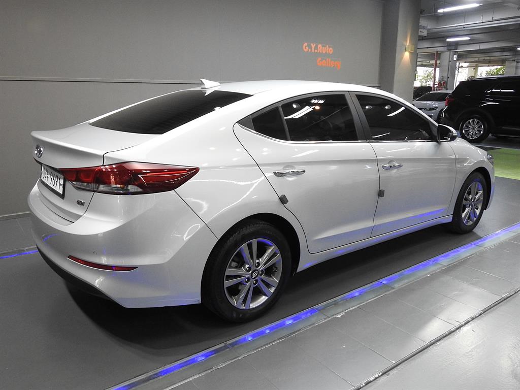 HYUNDAI Avante - Vista 4