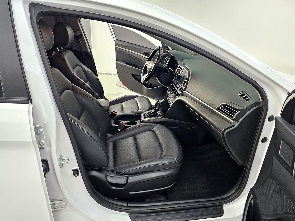 HYUNDAI Avante - Vista 11