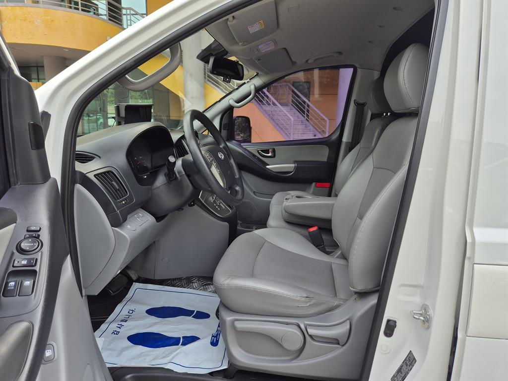 HYUNDAI Starex - Vista 12