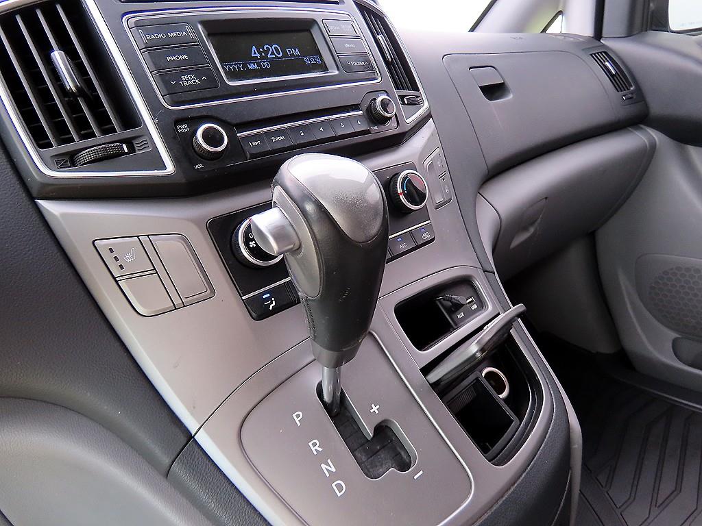 HYUNDAI Starex - Vista 11