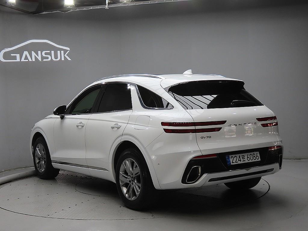Genesis GV70 - Vista 5