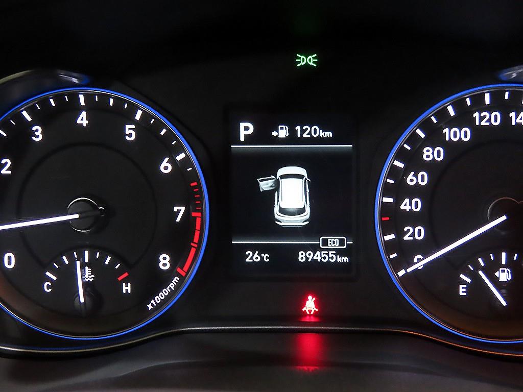HYUNDAI Kona - Vista 9