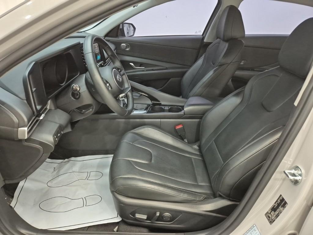 HYUNDAI Avante - Vista 12
