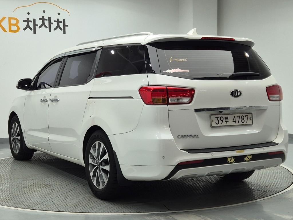 KIA Carnival - Vista 2