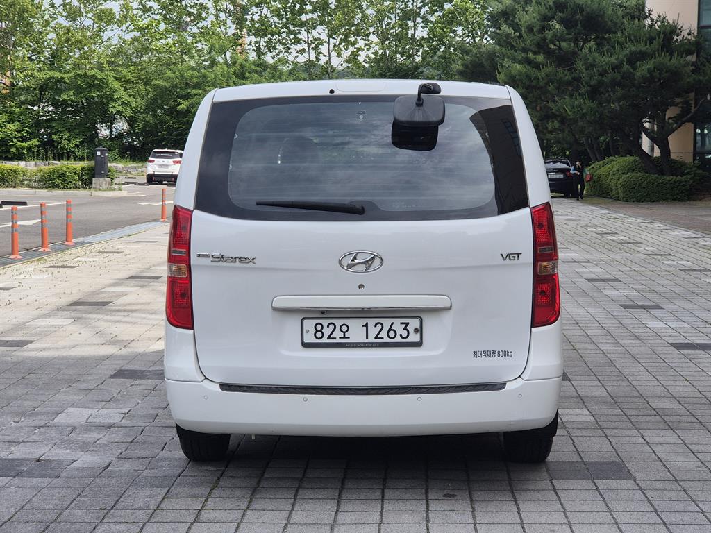 HYUNDAI Starex - Vista 5