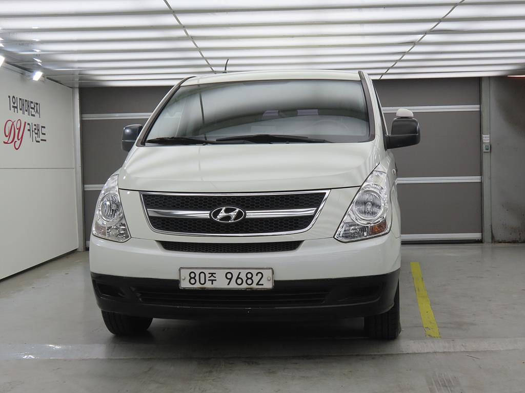 HYUNDAI Starex 2011 Blanco - Importación desde Corea - HF Imports Iquique - Foto 1