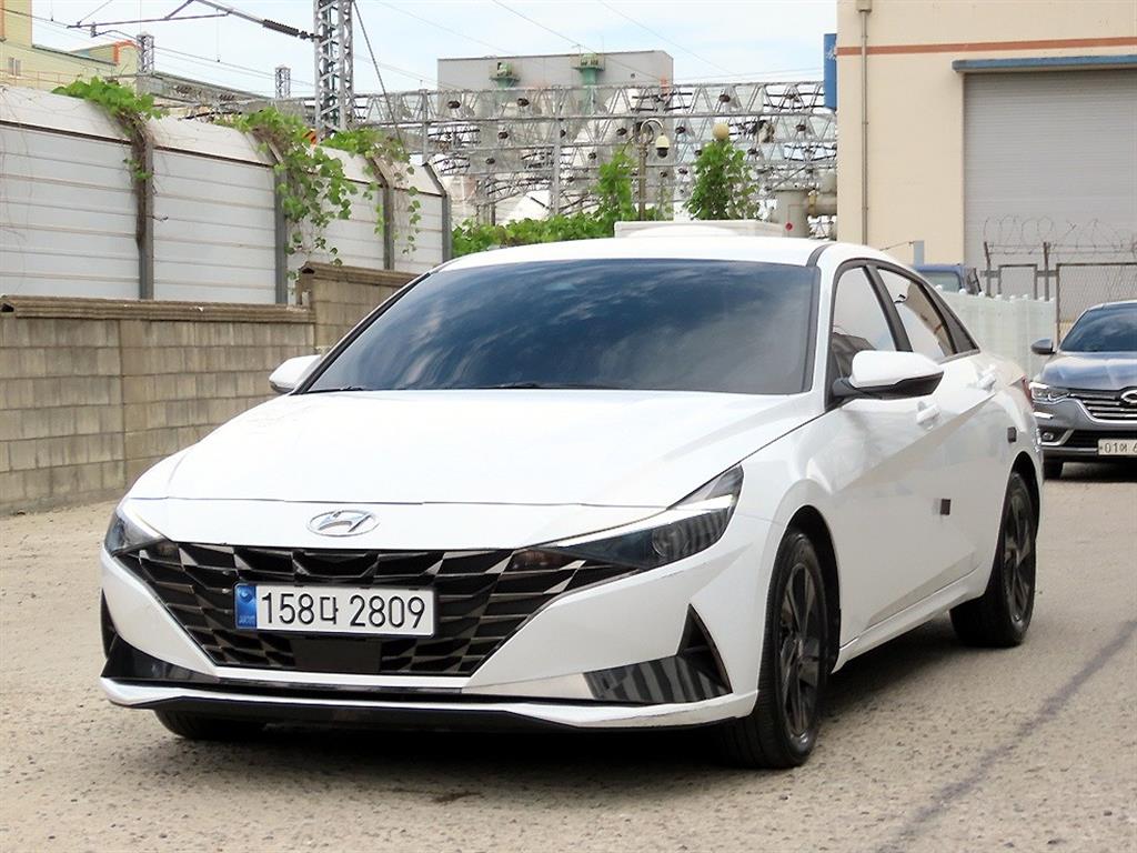 HYUNDAI Avante - Vista 2