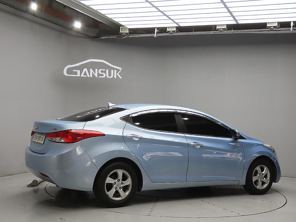 HYUNDAI Avante - Vista 7