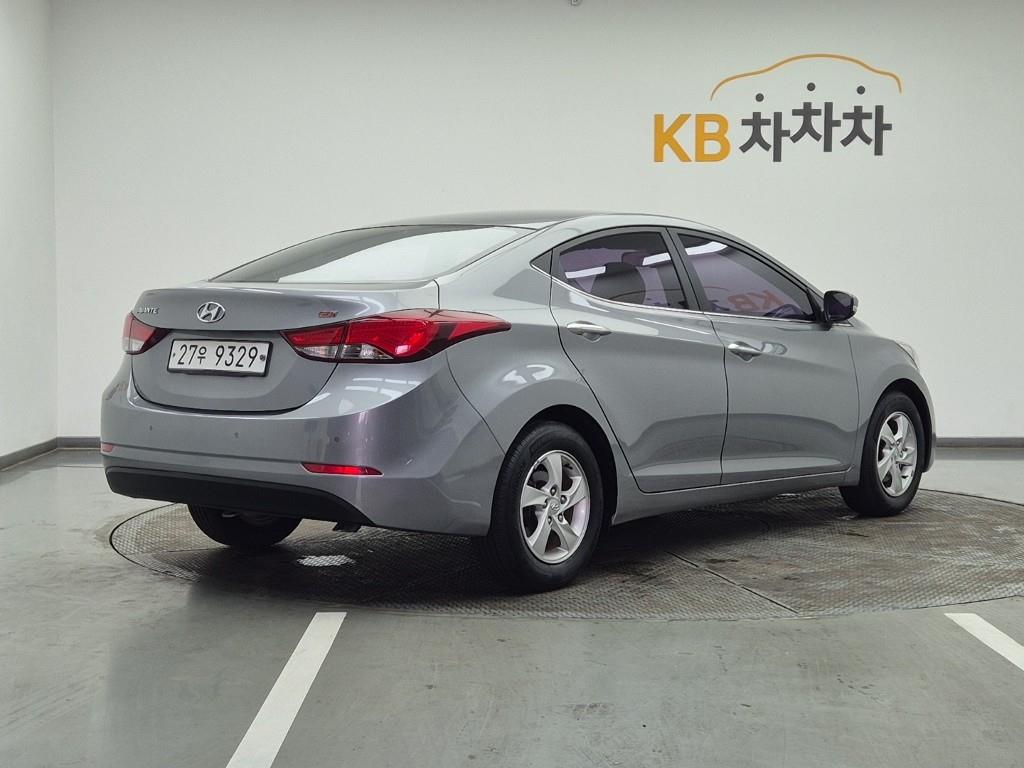HYUNDAI Avante - Vista 4