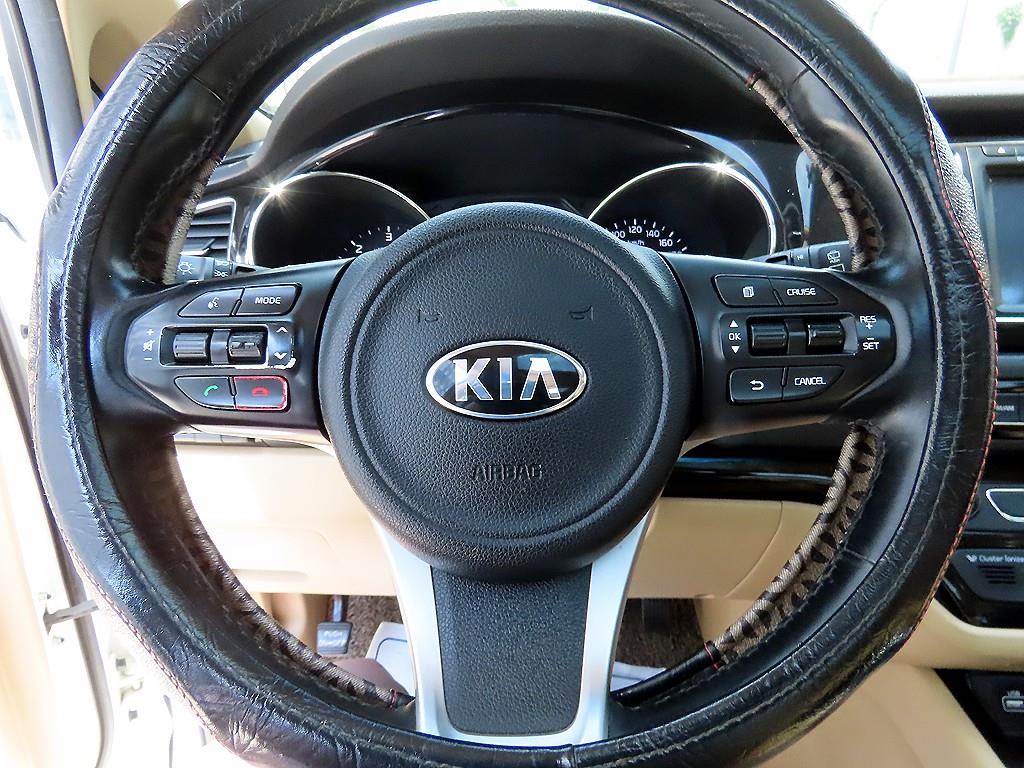KIA Carnival - Vista 9
