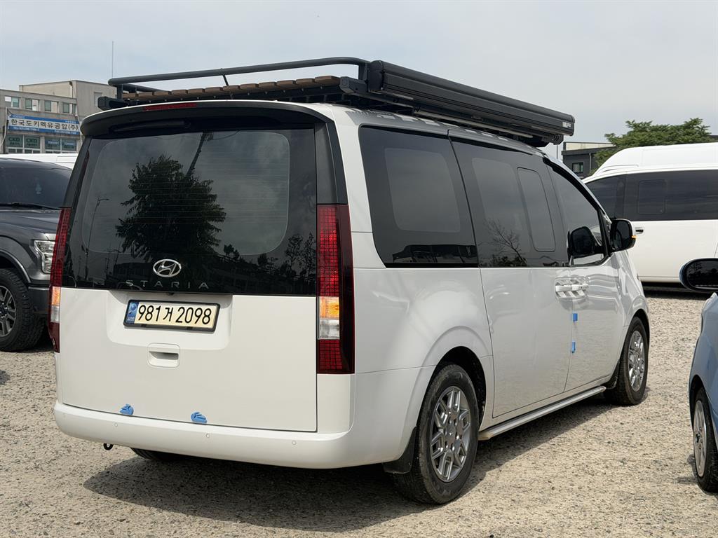 HYUNDAI Staria - Vista 3