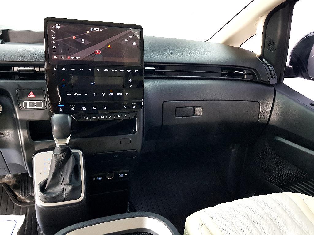 HYUNDAI Staria - Vista 10