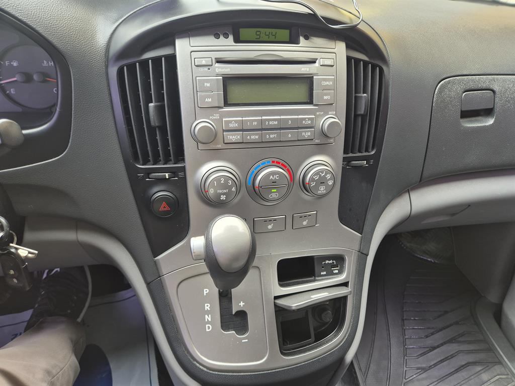 HYUNDAI Starex - Vista 10