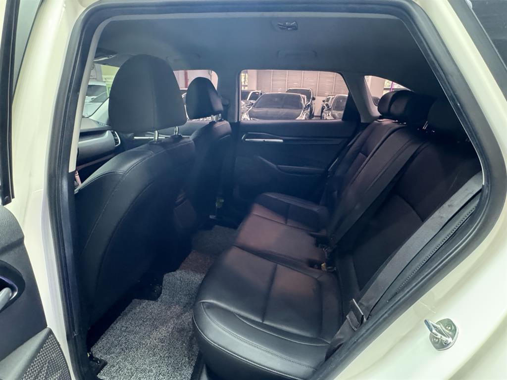 KIA Seltos - Vista 9