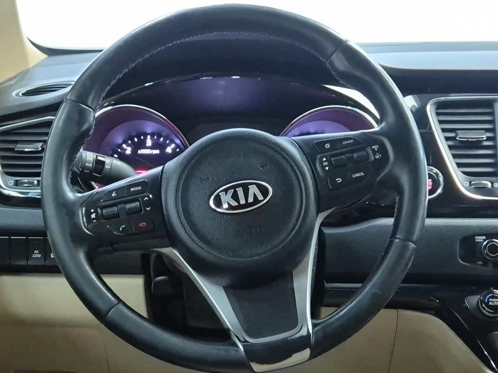 KIA Carnival - Vista 9