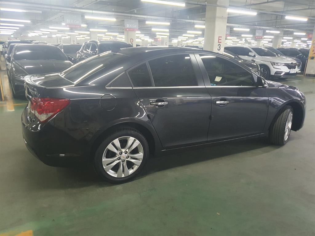 Chevrolet Cruise - Vista 5