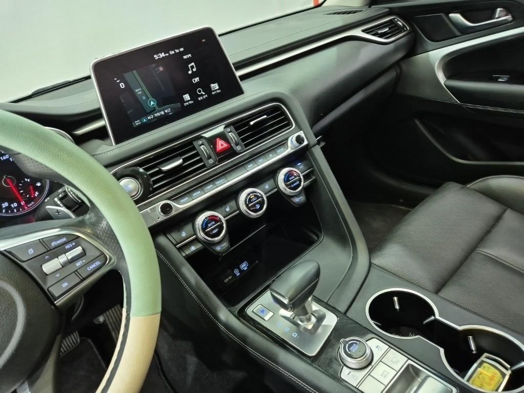 Genesis G70 - Vista 9