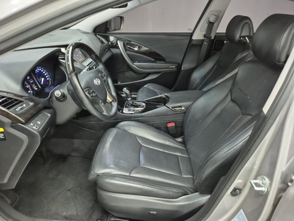 HYUNDAI Grandeur - Vista 11
