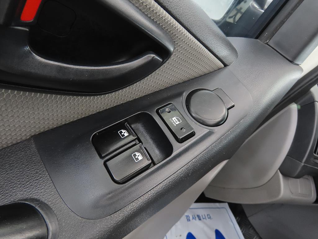 HYUNDAI Starex - Vista 12