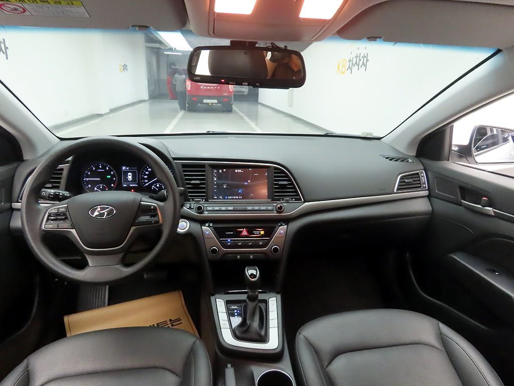HYUNDAI Avante - Vista 7
