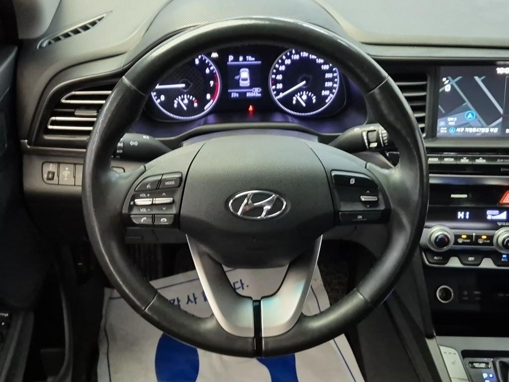 HYUNDAI Avante - Vista 8