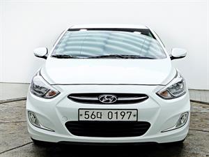 HYUNDAI Accent - Vista 2