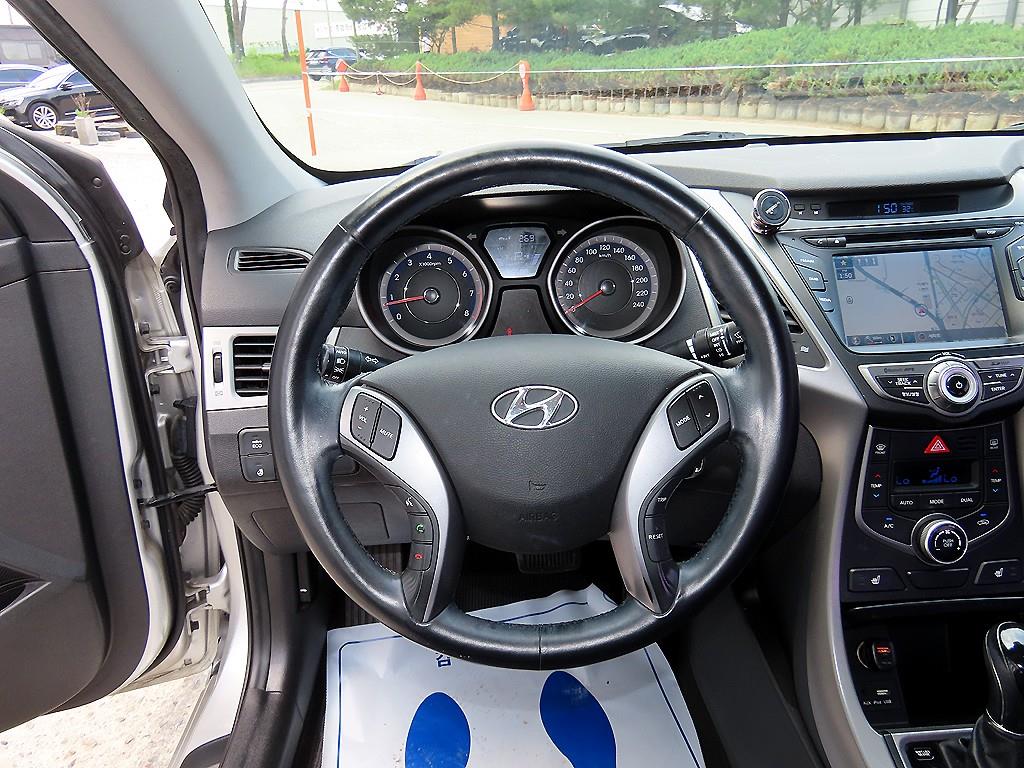HYUNDAI Avante - Vista 8