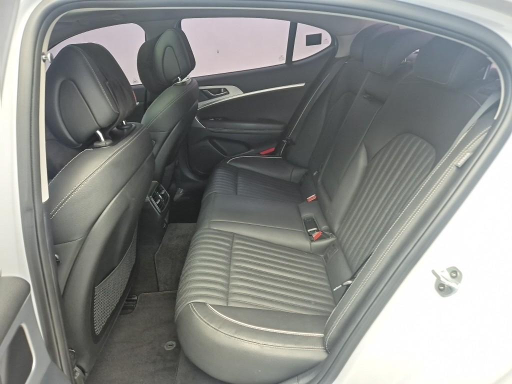 Genesis G70 - Vista 12