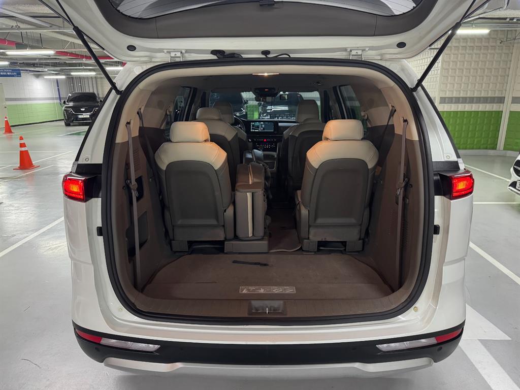 KIA Carnival - Vista 5