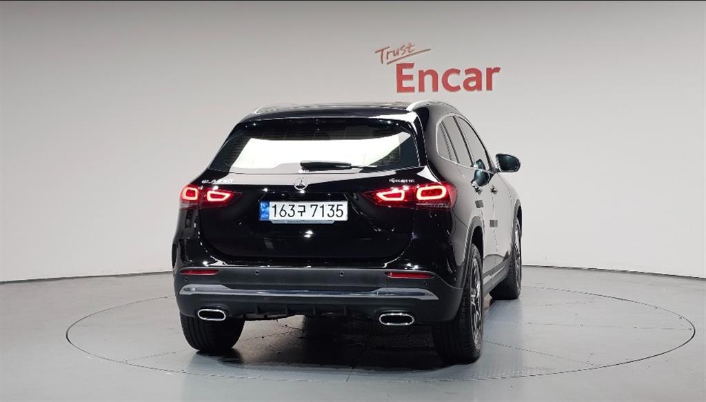 Mercedes Benz GLA Class - Vista 4