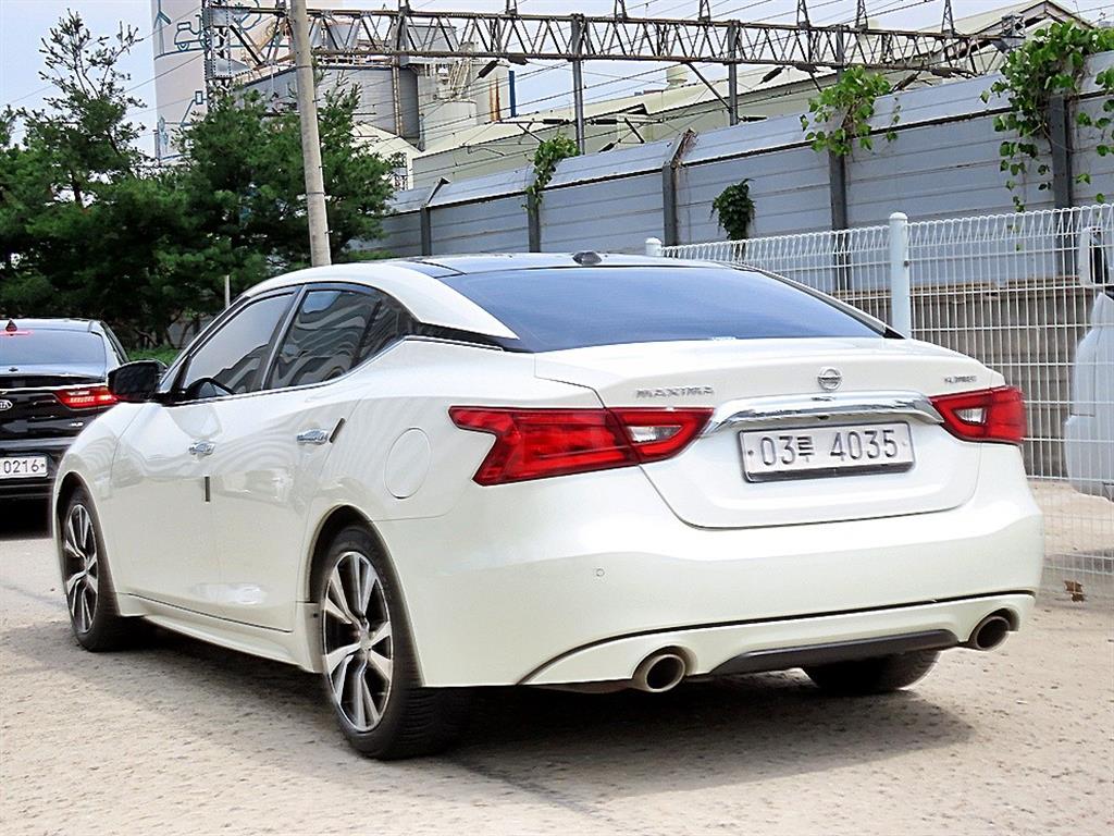 Nissan Maxima - Vista 3