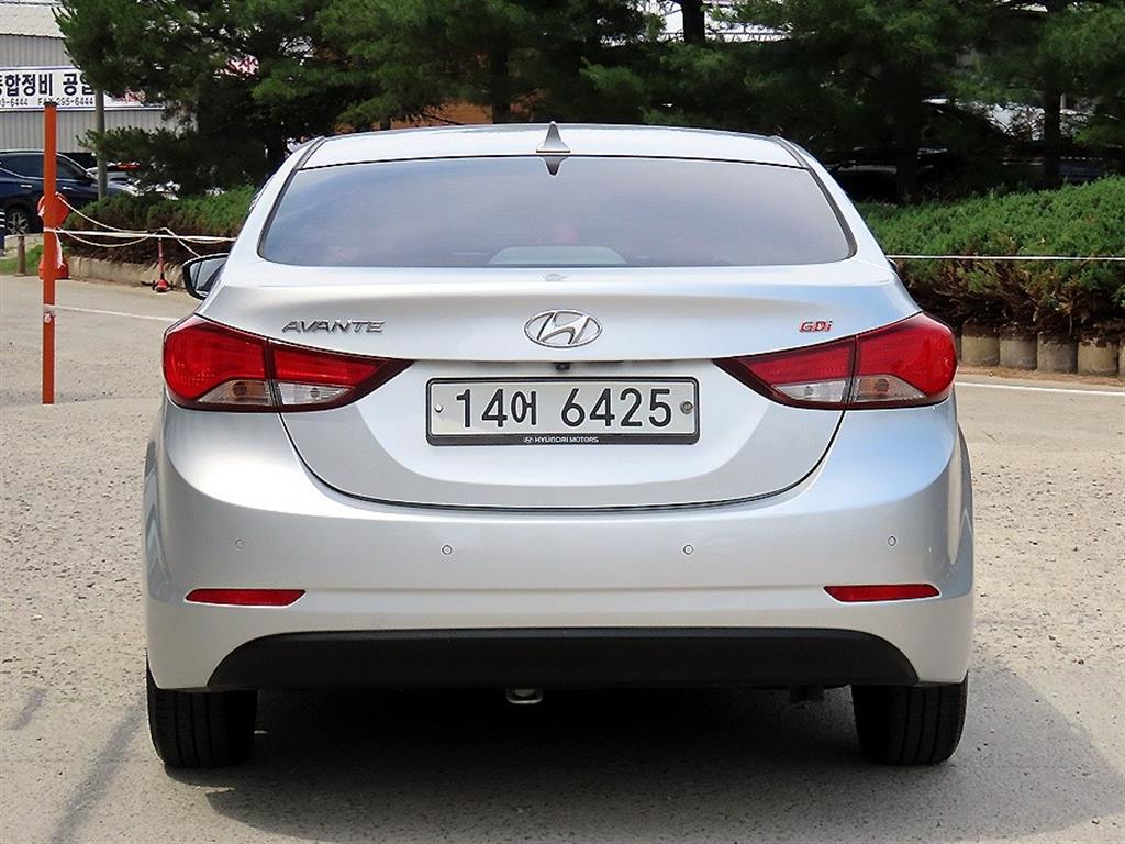 HYUNDAI Avante - Vista 4