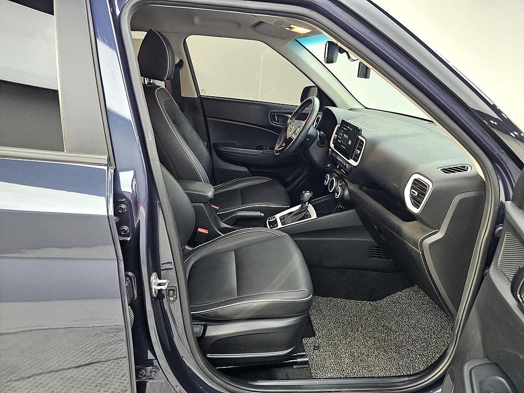 HYUNDAI Venue - Vista 11