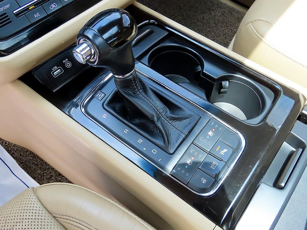 KIA Carnival - Vista 11