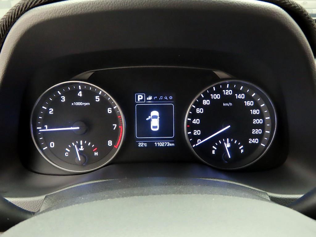 HYUNDAI Avante - Vista 5