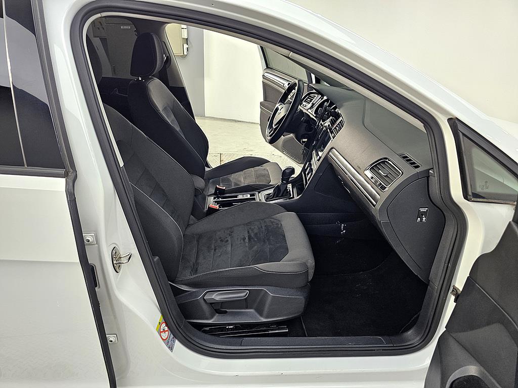 Volkswagen Golf - Vista 11