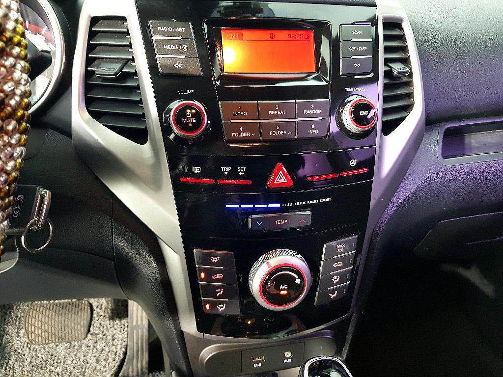 Ssangyong Tivoli 2016 Blanco - Importación desde Corea - HF Imports Iquique - Foto 14