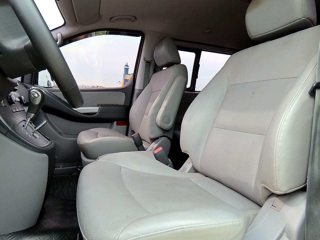 HYUNDAI Starex - Vista 5