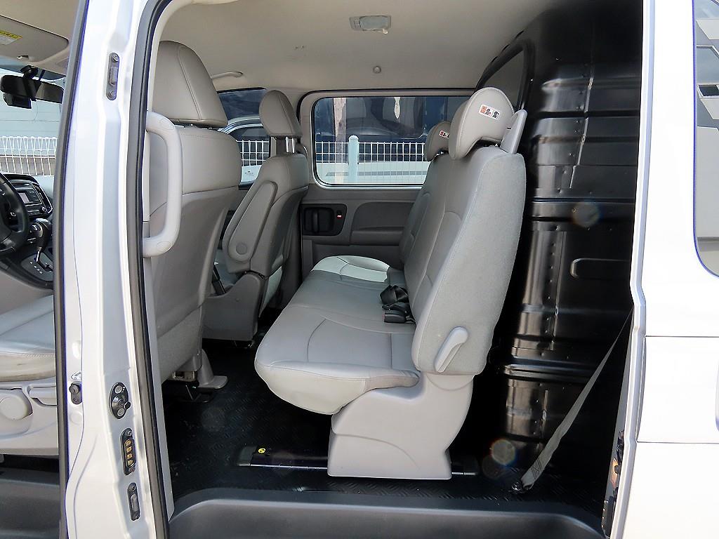 HYUNDAI Starex - Vista 6