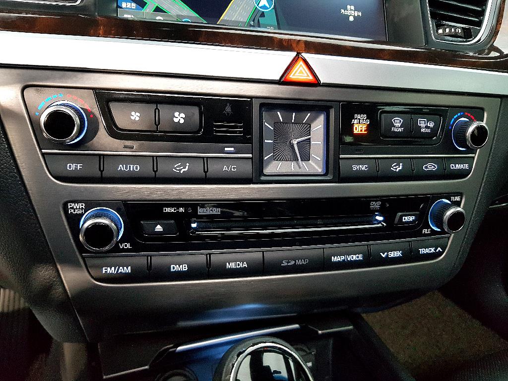 HYUNDAI Genesis - Vista 11