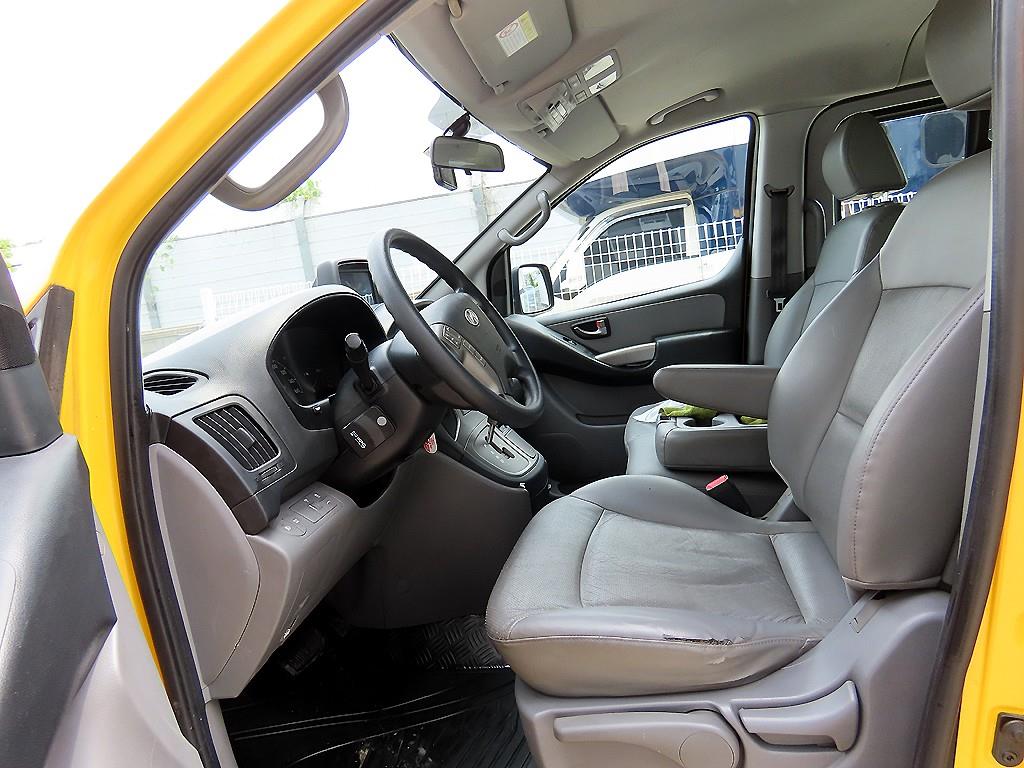HYUNDAI Starex - Vista 5