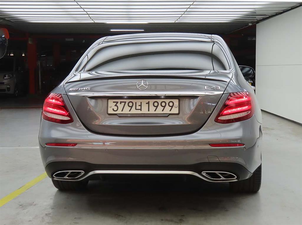Mercedes Benz E class - Vista 3