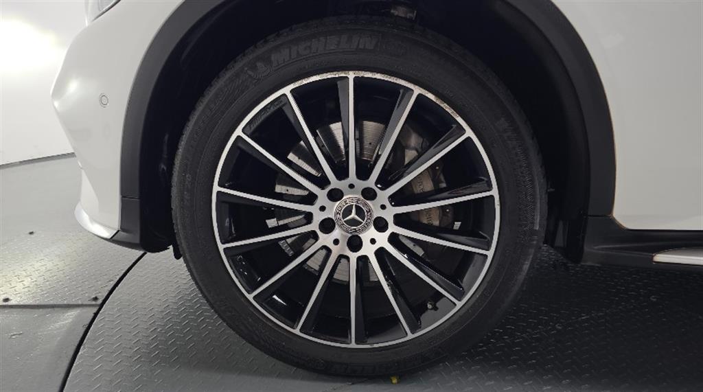 Mercedes Benz GLC Class - Vista 5