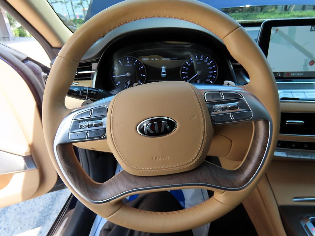 KIA K9 - Vista 8
