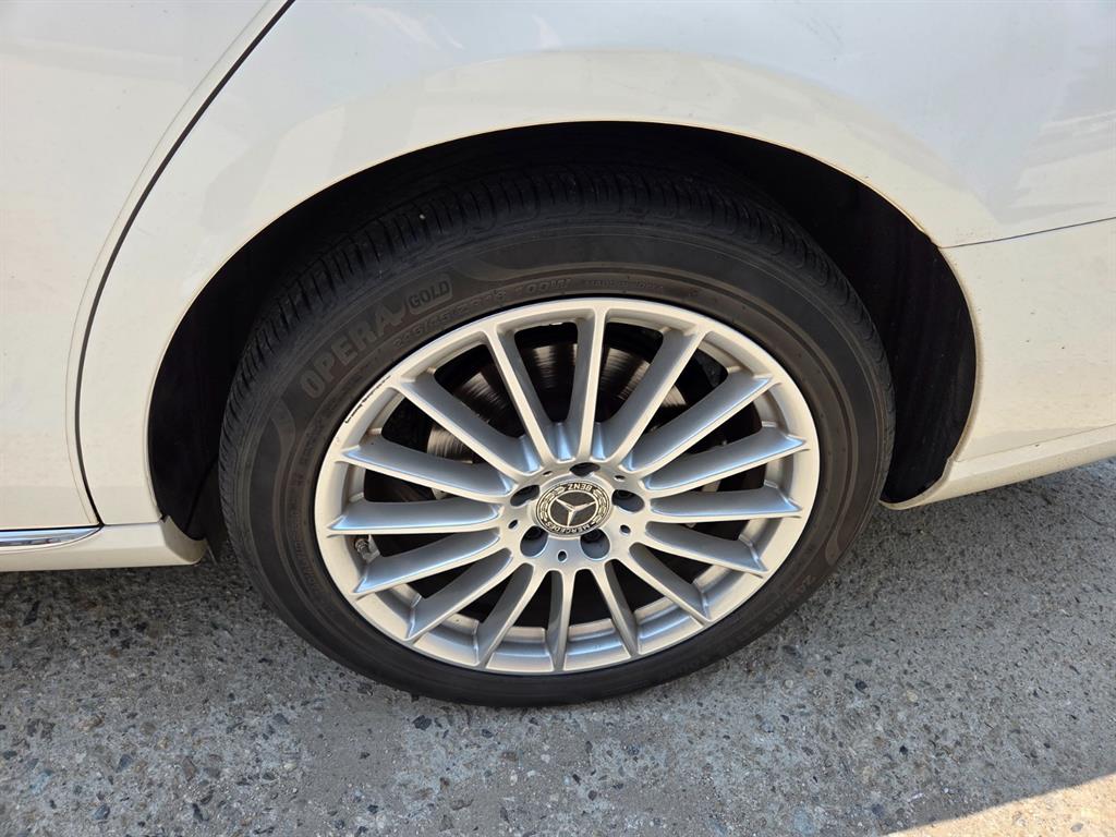 Mercedes Benz E class - Vista 4