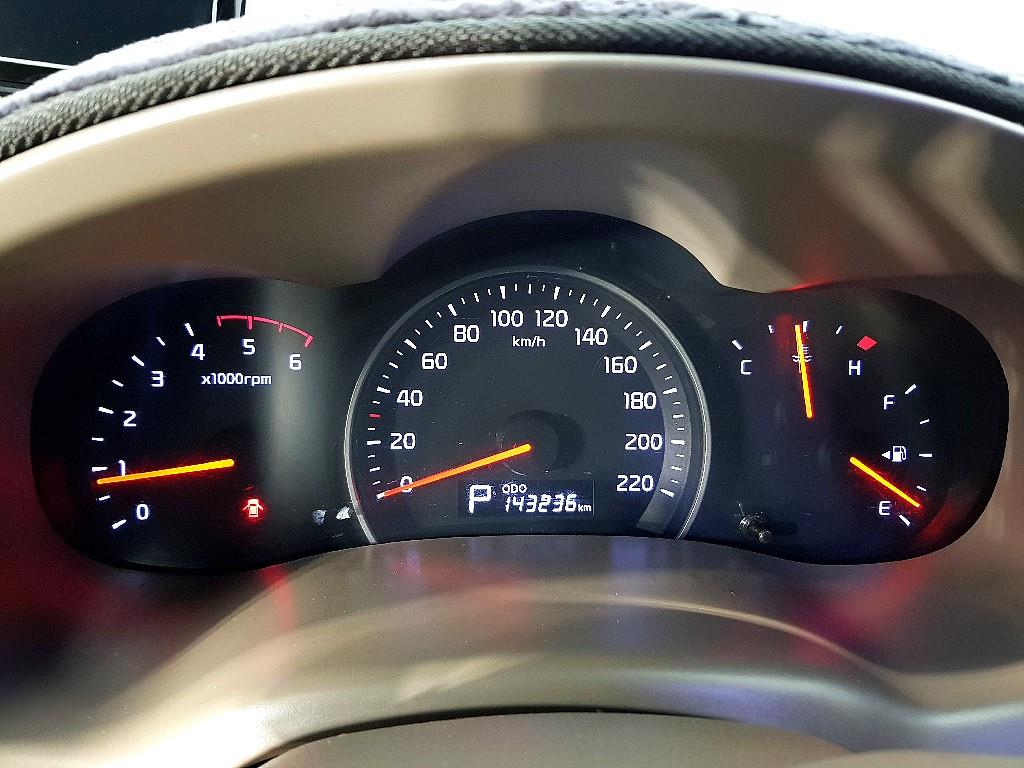 KIA Carnival - Vista 7